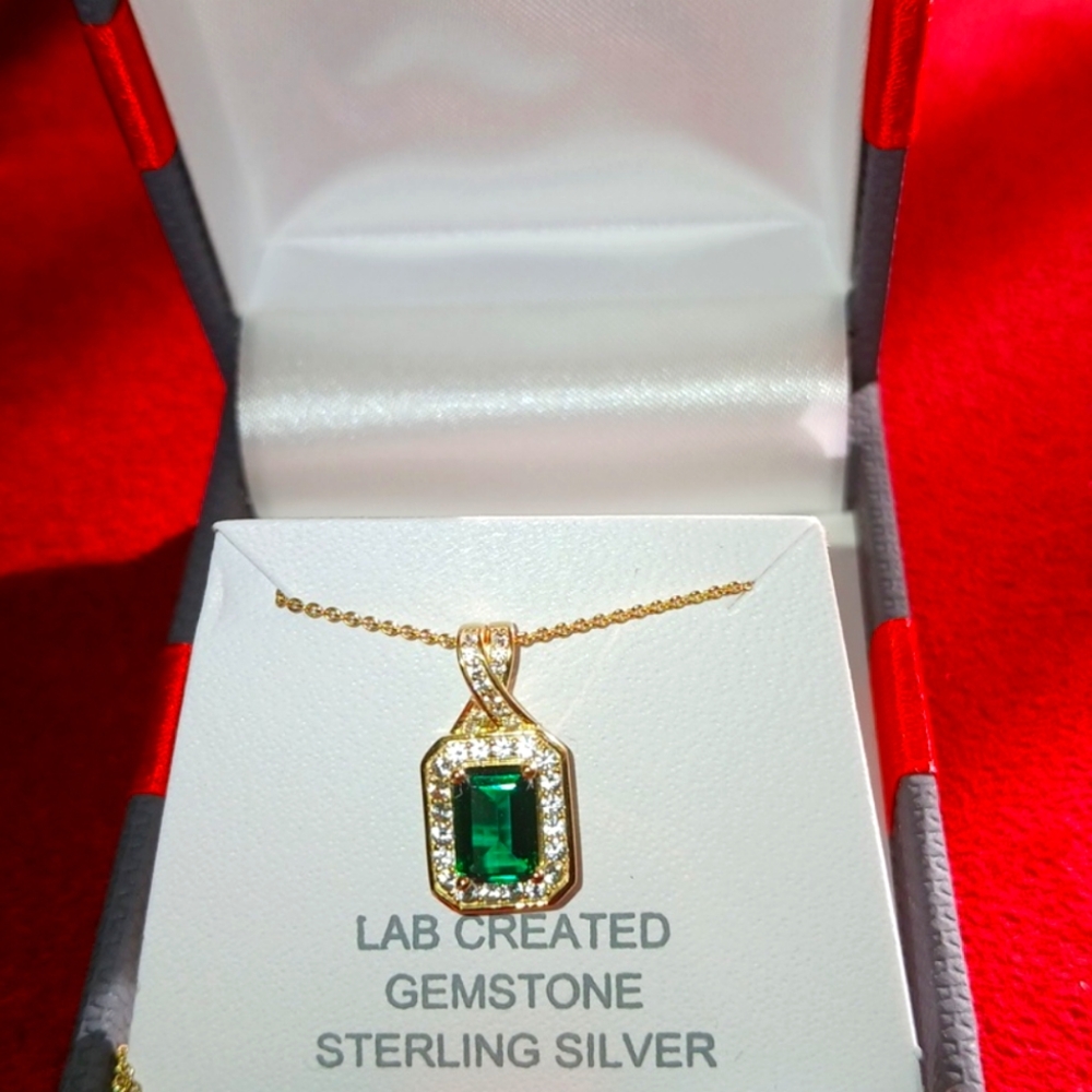 14K GOLD OVER STERLING SILVER NECKLACE  WITH GREEN GEMSTONE PENDANT